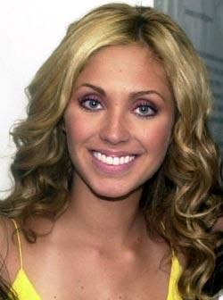 anahi s-a nascut pe 14 mai 1983 in mexic. si-a inceput cariera in 1988 in programul de mexican de-a