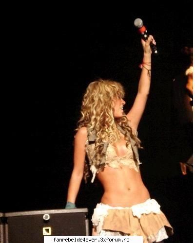 Poze Anahi - sunt misto hainele astea - Poze Rbd/Rebelde