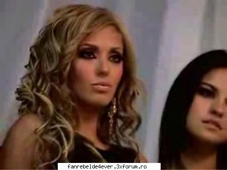 Poze Anahi - mama ce bn a iesit in poza asta dar o cam strik - Poze Rbd/Rebelde